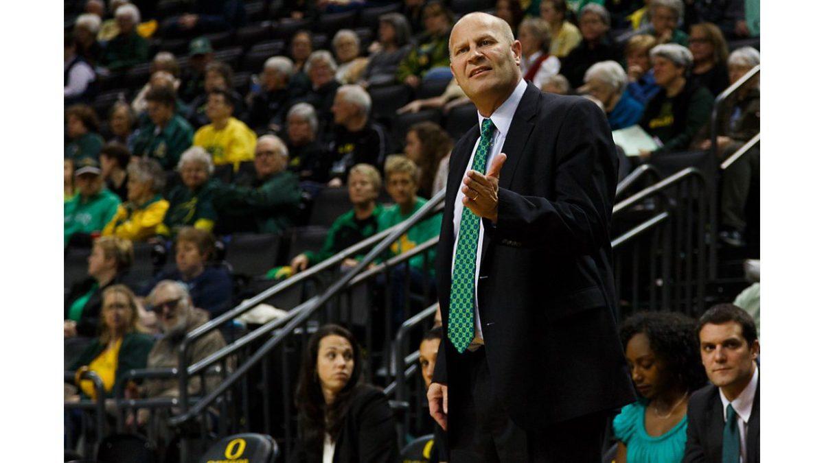 <p>Oregon head coach Kelly Graves talks to the Oregon basketball team during the first half. The Oregon Ducks played the California Golden Bears at Matthew Knight Arena in Eugene, Oregon on February 26, 2015. (Ryan Kang/Emerald)</p>