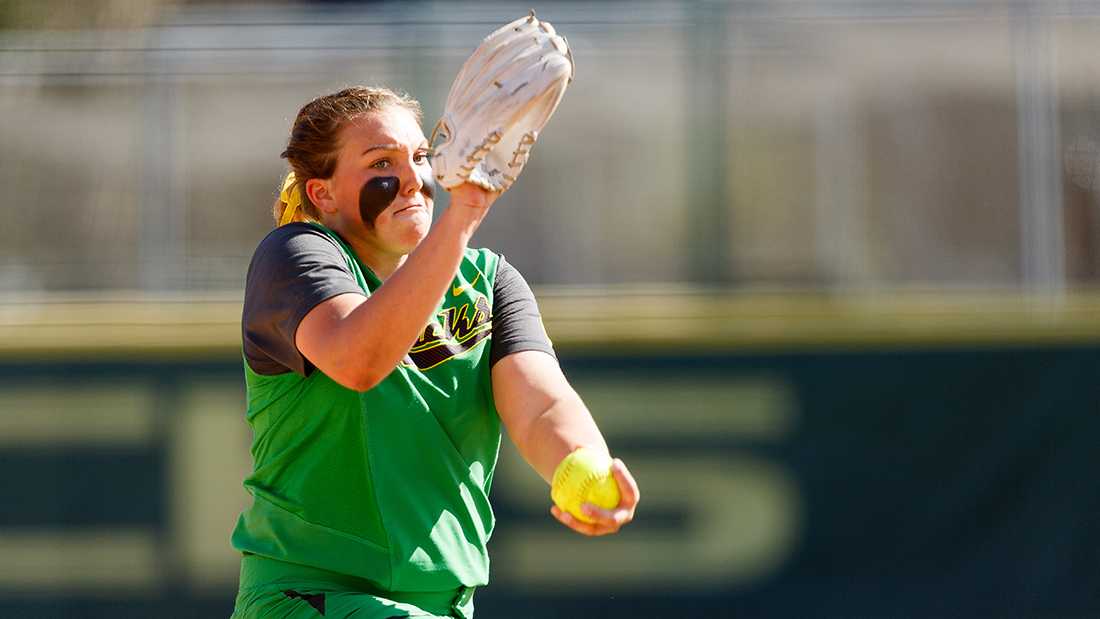 Oregon pitcher Cheridan Hawkins (11) pitches during the first inning. The Oregon Ducks played the Washington Huskies at Howe Field in Eugene, Oregon on March 27, 2015. (Ryan Kang/Emerald)