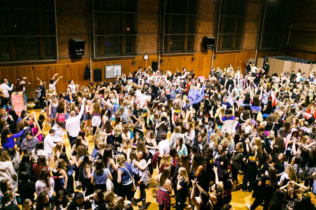 While the judges deliberate over the dance scores, greek life members socialize and dance to pass the time. Sigma Chi&#8217;s Derby Days philanthropy finishes off with a dance competition in Gerlinger Annex on Feb. 13, 2014. (Taylor Wilder/Emerald)