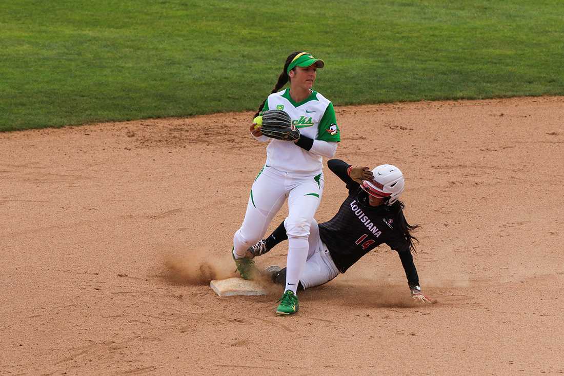 Lauren Lindvall (8) tags a Louisiana Ragin' Cajun out at second base during the second inning. The Oregon Ducks play the Louisiana Ragin' Cajuns at Howe Field in Eugene, Oregon on April 25, 2015. (Natalie Hardwicke/Emerald)