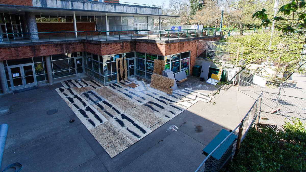 Starting this term, four cafes located throughout campus were transferred to UO Dining, along with the EMU coffee service. (Taylor Wilder/Emerald)