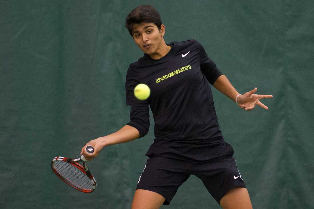 Shweta Sangwan goes to return the ball to her opponent during her singles match. The No. 51 Oregon Ducks face the Idaho Vandals at the Oregon Student Tennis Center in Eugene, Ore. on Jan. 30 2016. (Adam Eberhardt/Emerald)