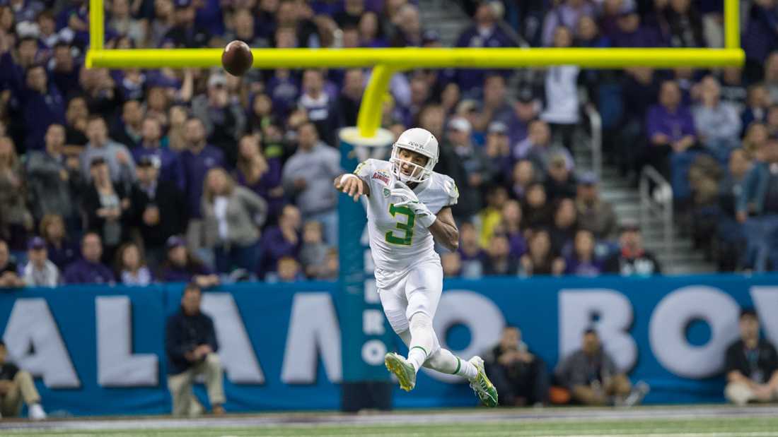 Oregon Ducks quarterback Vernon Adams Jr. (3) fires a pass to a teammate. The No. 15 Oregon Ducks face the No. 11 TCU Horned Frogs in the Valero Alamo Bowl at The Alamo Dome in San Antonio, Texas on Jan. 2, 2016. (Adam Eberhardt/Emerald)