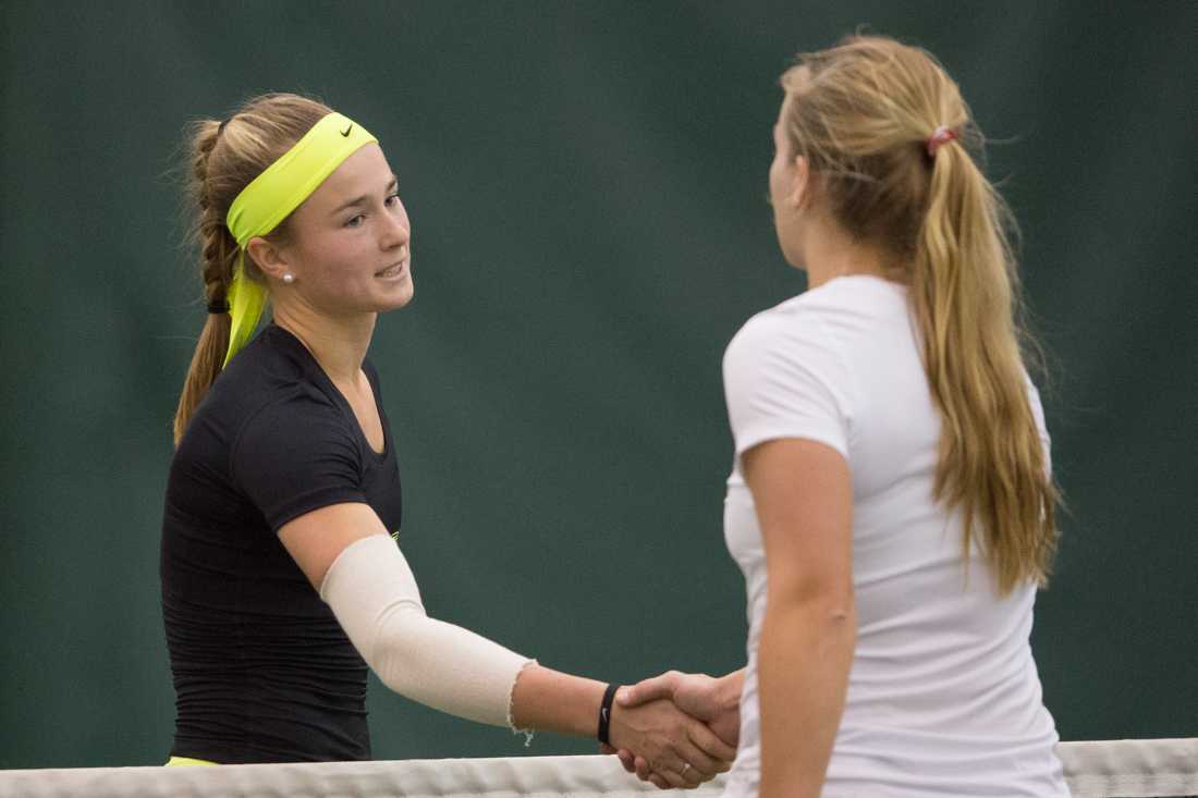 Marlou Kluiving shakes hands with her opponent after beating her. The No. 51 Oregon Ducks face the Idaho Vandals at the Oregon Student Tennis Center in Eugene, Ore. on Jan. 30 2016. (Adam Eberhardt/Emerald)