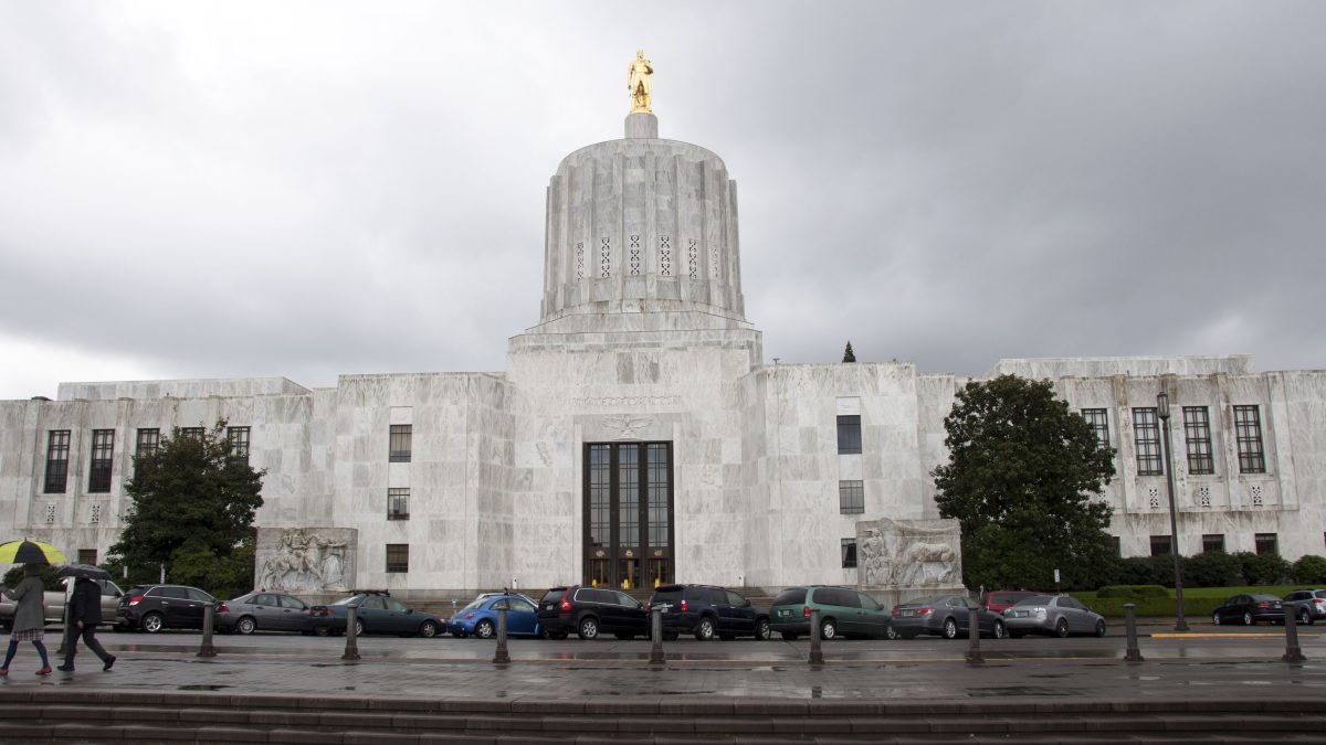 University of Oregon&#8217;s Oregon Student Public Interest Research Group lobbied at&#160;Oregon&#8217;s capitol for cleaner energy sources in early February.&#160;Their campaign urges electric companies in the state to stop using coal-fired resources in their electric supply by 2040 with&#160;House Bill 4036, according to Renewables Coordinator Caitlin Feely. &#8220;You walk around at &#8230;