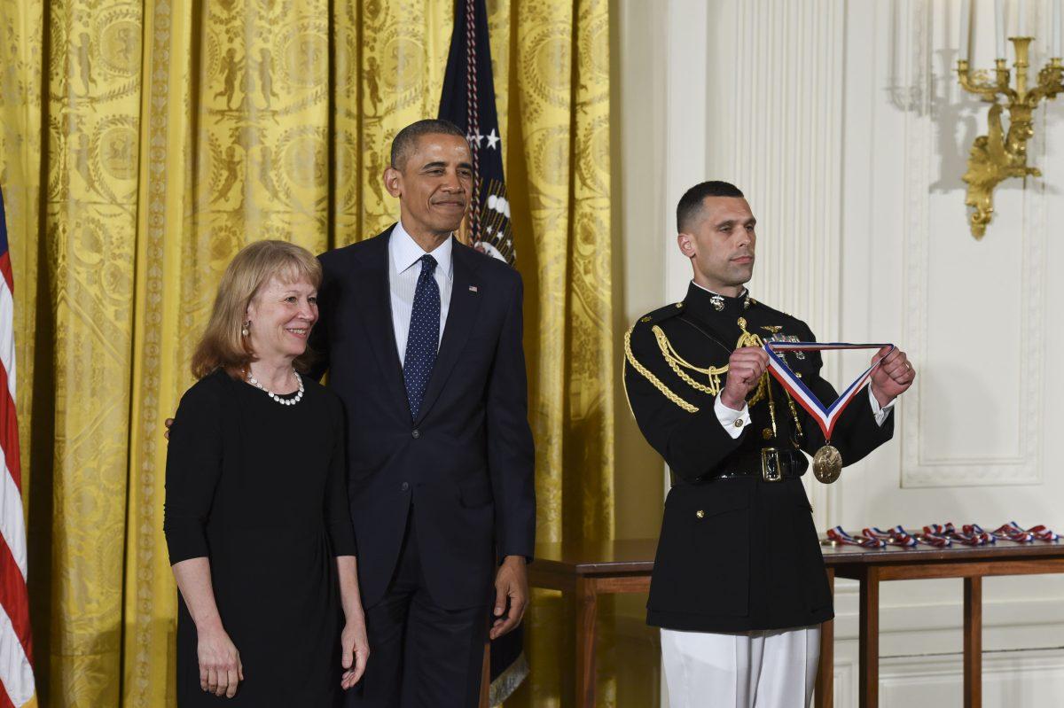 UO Professor Geri Richmond receives the National Medal of Science at the White House. May 19. 2016. (Photo Courtesy of Geri Richmond)