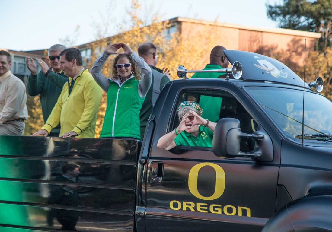 Student Services and Enrollment Management faculty throw their "O"s. The University of Oregon Homecoming Parade took place on Friday, Oct. 28, 2016. Campus groups and organizations took part in the trek up 13th Avenue to the Erb Memorial Union. (Aaron Nelson/Emerald)