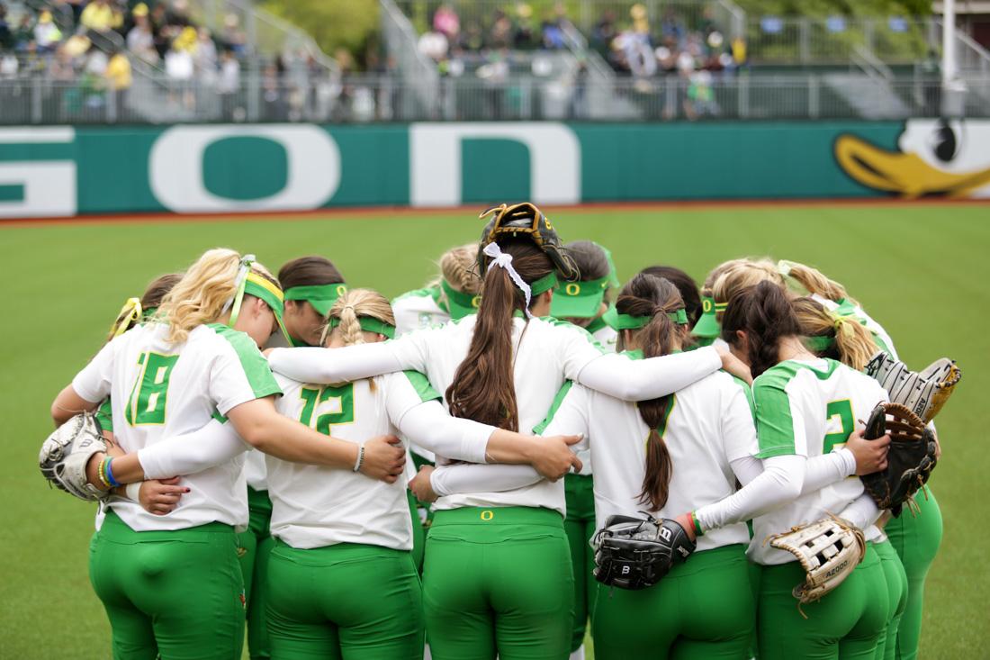 It was a career night for freshman Maggie Balint. Balint, who began the season as Oregon&#8217;s No. 3 pitcher, threw her first career complete game on Thursday night in Hawaii. Balint went seven&#160;innings, giving up two runs on four hits with 10 strikeouts as Oregon stayed undefeated with the 8-2 &#8230;