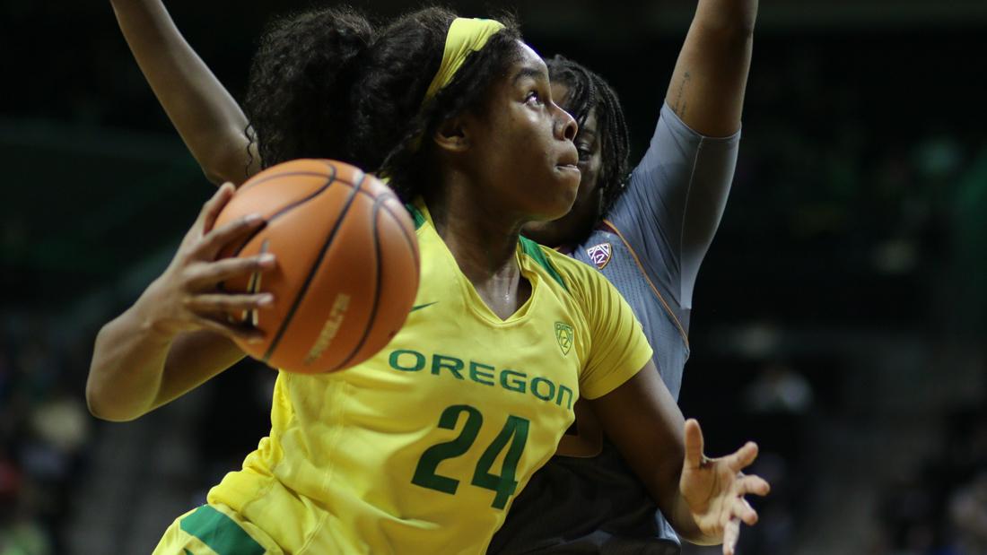 Oregon Ducks forward Ruthy Hebard (24) drives to shoot. Oregon basketball take on the Arizona State Devils at Matthew Knight Area in Eugene, Ore. on Jan. 14, 2018. (Devin Roux/Emerald)