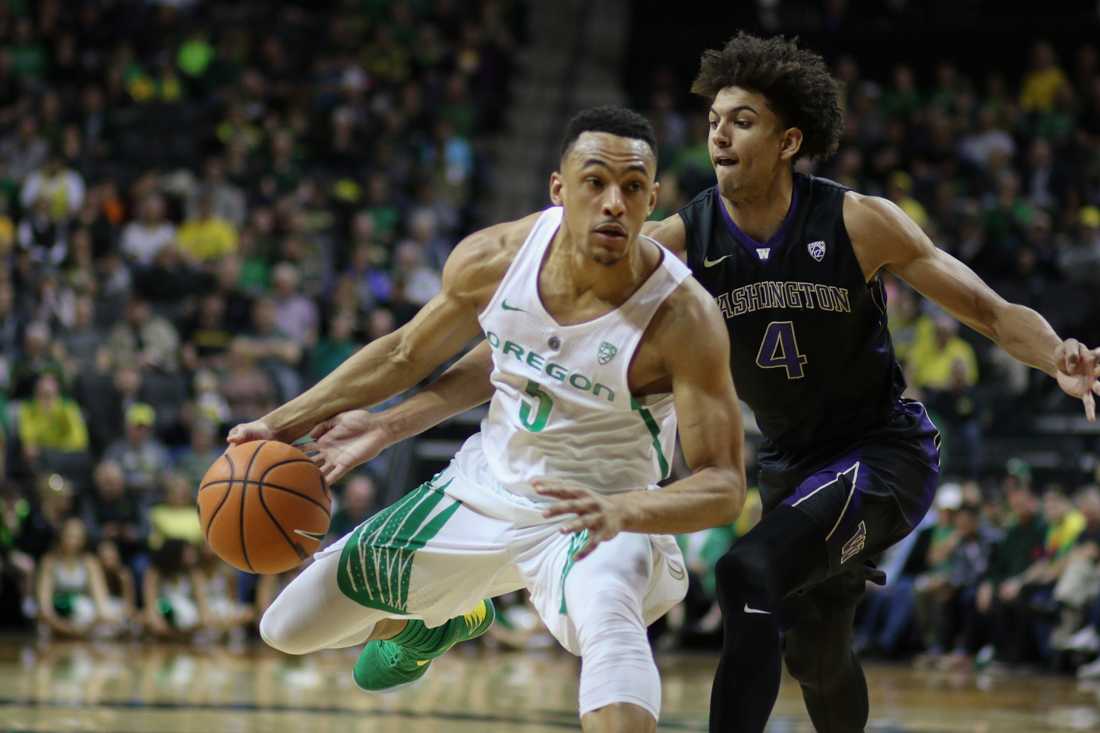 Oregon Ducks guard Elijah Brown (5) looks down the court for his next move. Oregon basketball take on the University of Washington Huskies at Matthew Knight Arena in Eugene, Ore. on Feb. 8, 2018. (Devin Roux/Emerald)