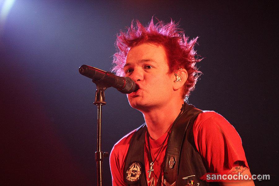 Sum 41&#8217;s Deryck Whibley provides lead vocals and guitar for the pop-punk group. (Jonas MF/Creative Commons)