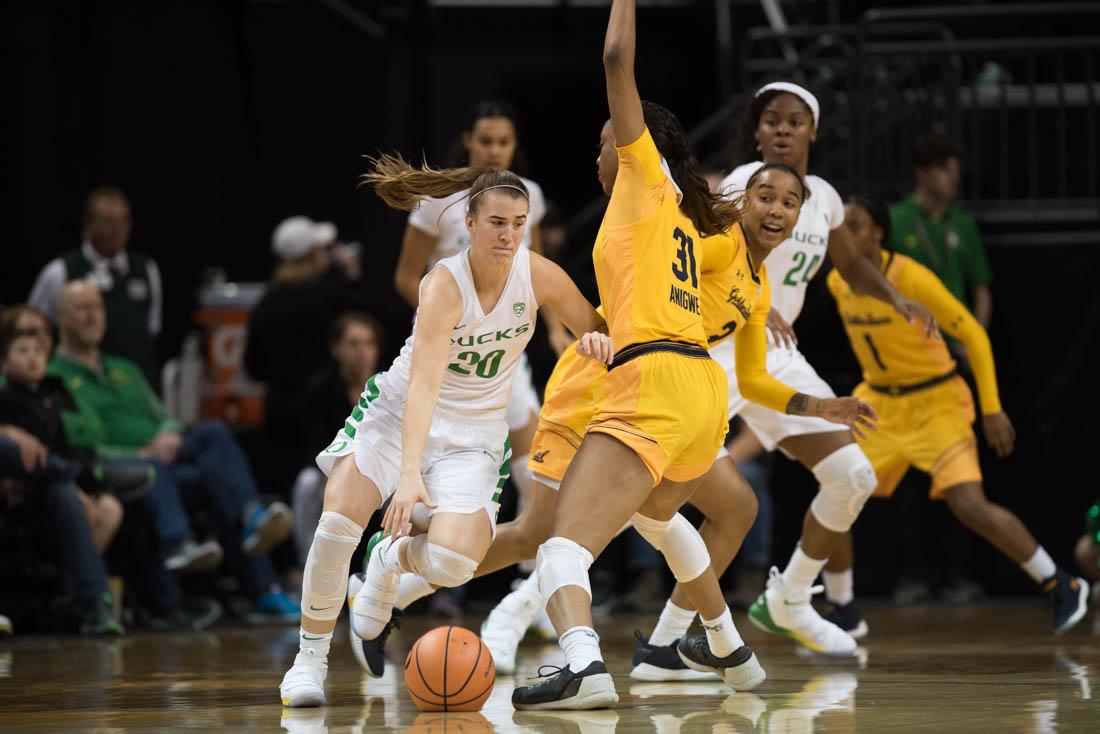 For one quarter, the Friday night clash between the No. 6 Oregon Ducks and No. 25 California Golden Bears looked like what you&#8217;d expect of a conference matchup of ranked teams. It was an ugly, defensive period of play, and neither team seemed able to gain an edge. By the &#8230;