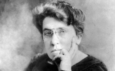 Emma Goldman sits for a portait in 1910. (Takuma Kajiwara/Flickr)