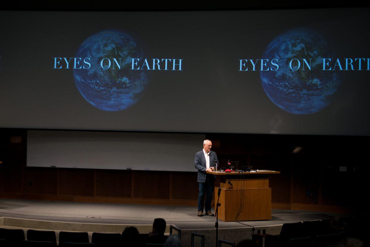 Dennis Dimick speaks about his latest project, &#8220;Eyes on Earth,&#8221; last Wednesday. In collaboration with National Geographic photographer Jim Richardson, the non-profit further pushes the boundaries in environmental photography and science-based storytelling. (Brian Amdur)