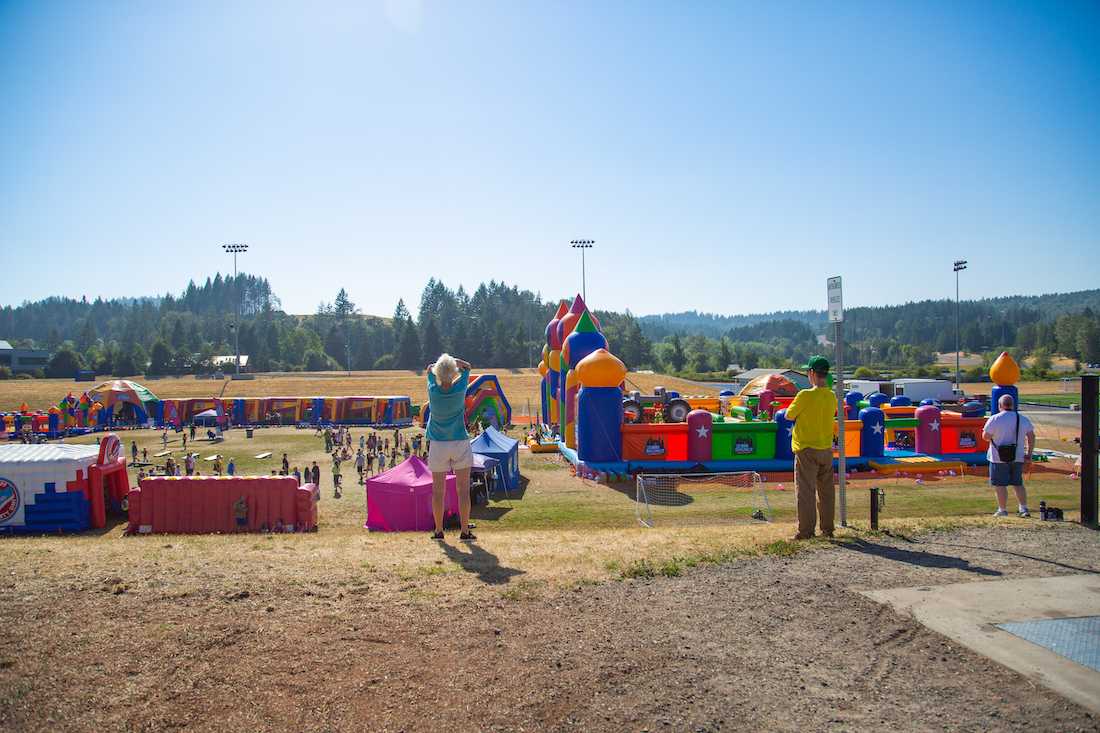 Big Bounce America tours across the U.S., bringing the world&#8217;s biggest bounce house to Lane Community College in Eugene, Ore. on Aug. 18, 2018. (Sarah Northrop/Emerald)