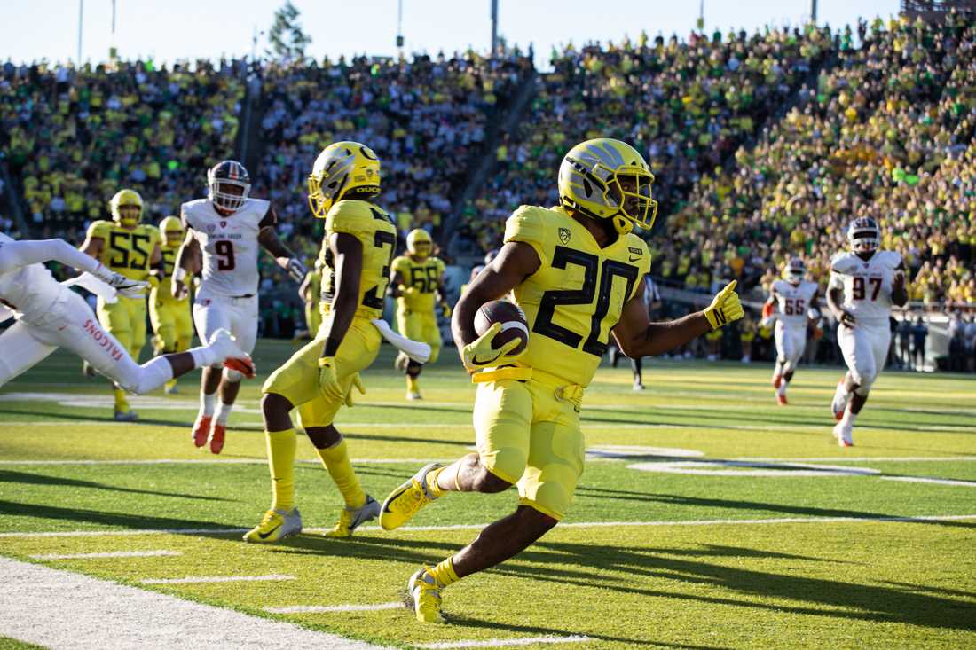 Oregon football kept pace in the second half to beat Bowling Green 58-24 in the season opener. Key Plays &#8212; Ugochukwu Amadi intercepts a pass on third down of Bowling Green&#8217;s first drive and takes it to the end zone for a pick-six, giving Oregon a 44-17 lead. &#8212; Taj &#8230;