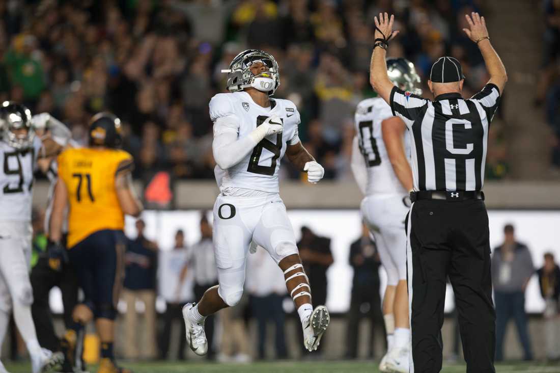 The Ducks celebrate a play. Oregon Ducks Football takes on UC Berkeley at California Memorial Stadium on Sept. 29, 2018. (Devin Roux/Emerald)