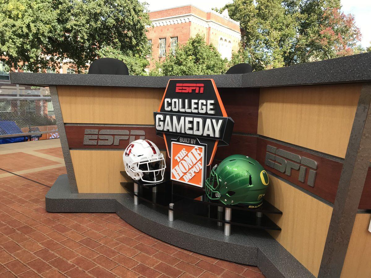 College GameDay analyst and former college football player David Pollack spoke to the Eugene local media about the matchup between No. 20 Oregon and No. 7 Stanford on Saturday. Here&#8217;s what he had to say about the two teams and GameDay in Eugene. Q: When you watch Justin Herbert play, &#8230;