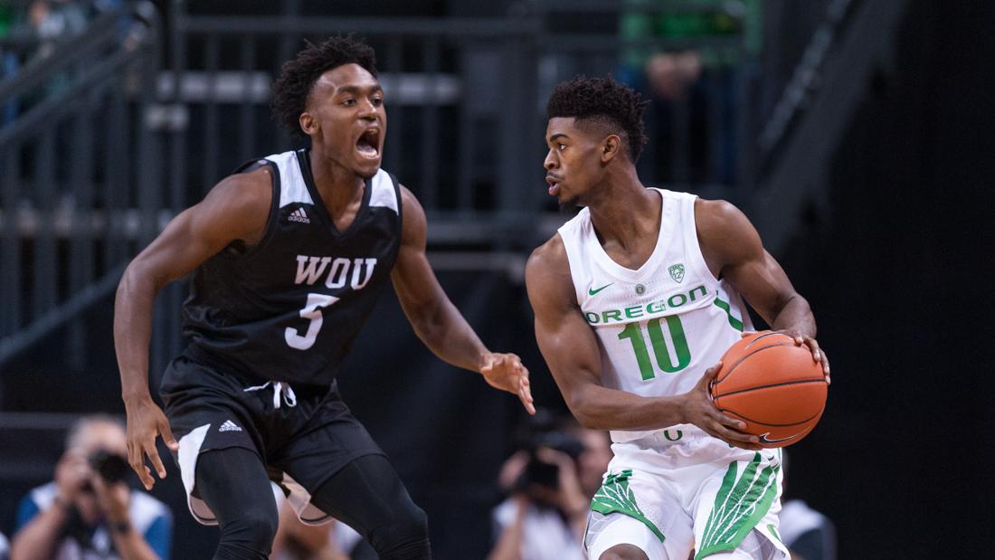 Ducks guard Victor Bailey Jr. (10) looks for an open passing lane. Oregon Ducks Men&#8217;s Basketball hosts Western Oregon at Matt Knight Arena in Eugene Ore. on Nov. 1, 2018. (Ben Green/Emerald)