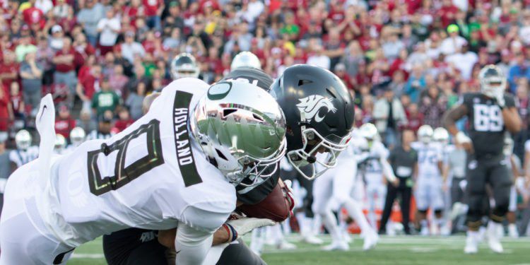 Ducks safety Jevon Holland (8) tackles a cougar. Washington State University at Martin Stadium in Pullman, Wash. on Oct. 20, 2018. (Sarah Northrop/Emerald)