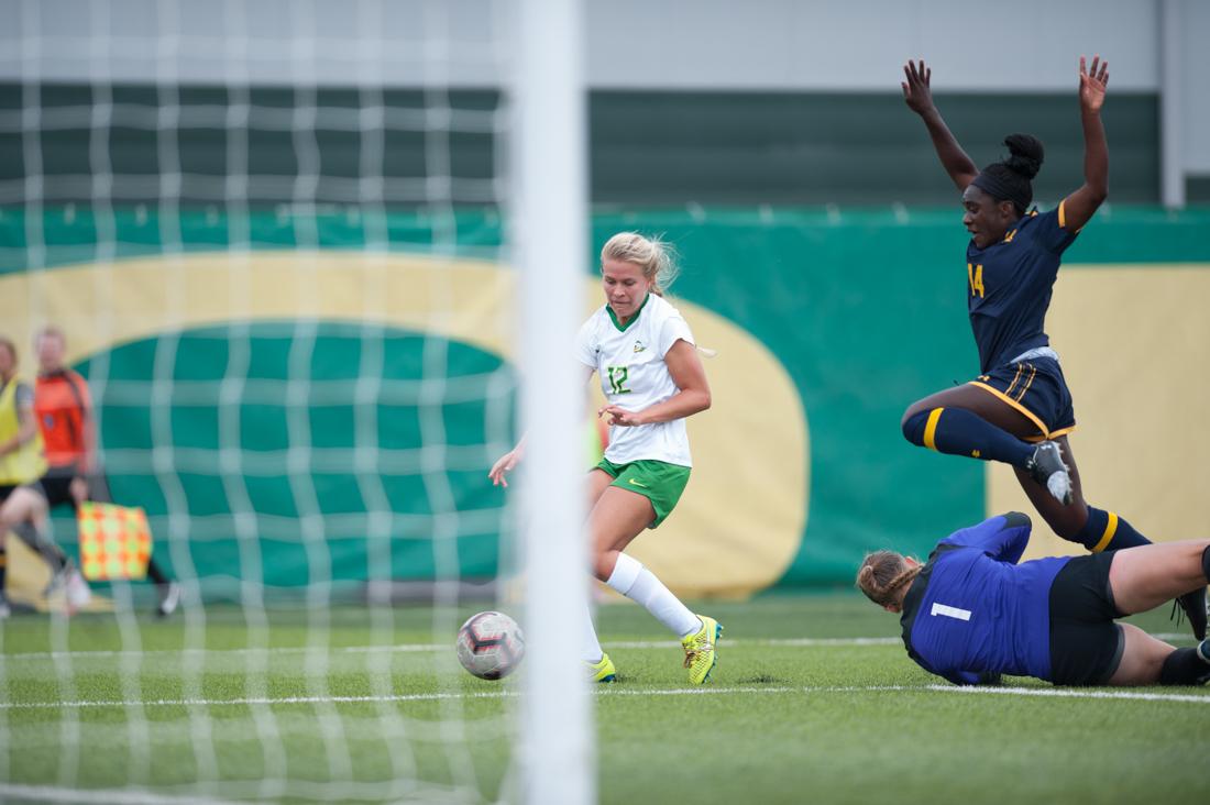 Oregon soccer went up 1-0 early against Cal on Sunday, but Bayley Bruner&#8217;s goal was not enough. The Bears began an onslaught of late-game offensive press and control that propelled them victory, highlighted by the efforts of sophomore forward and Sweden international, Emma Westin, who contributed to both goals for &#8230;