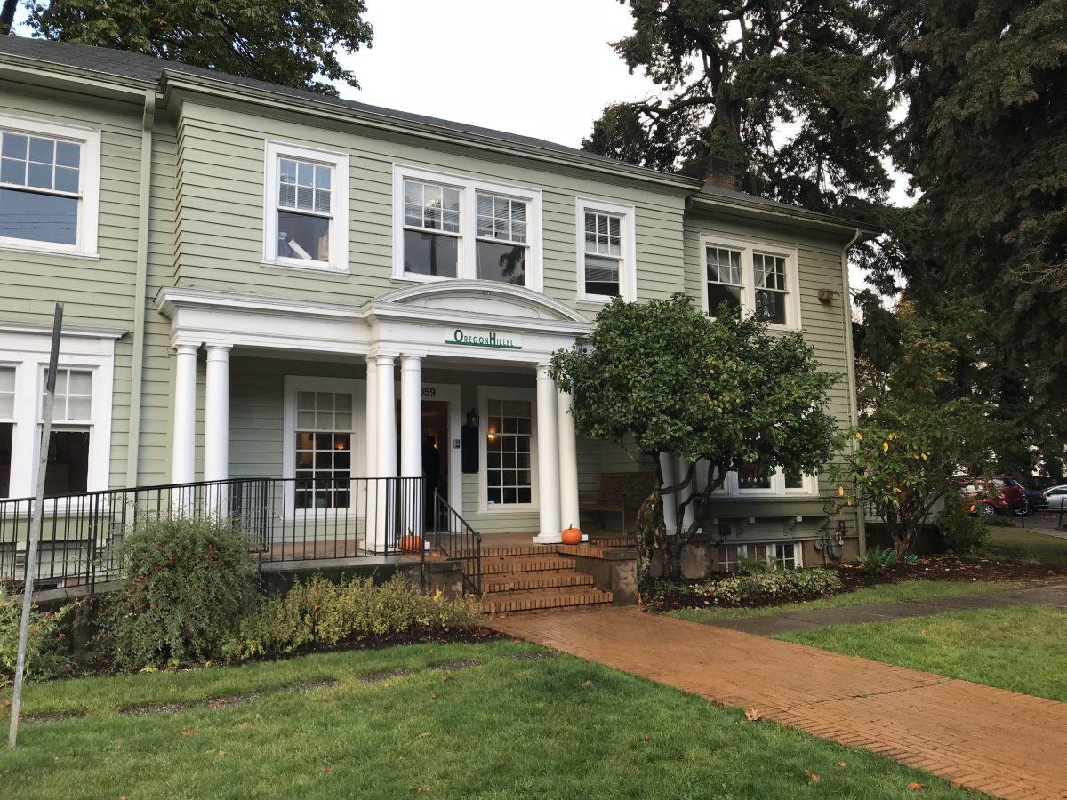 Members of the University of Oregon Jewish community gather at the Oregon Hillel house to honor those affected by the Pittsburgh shooting. (Shawn Medow/Emerald)