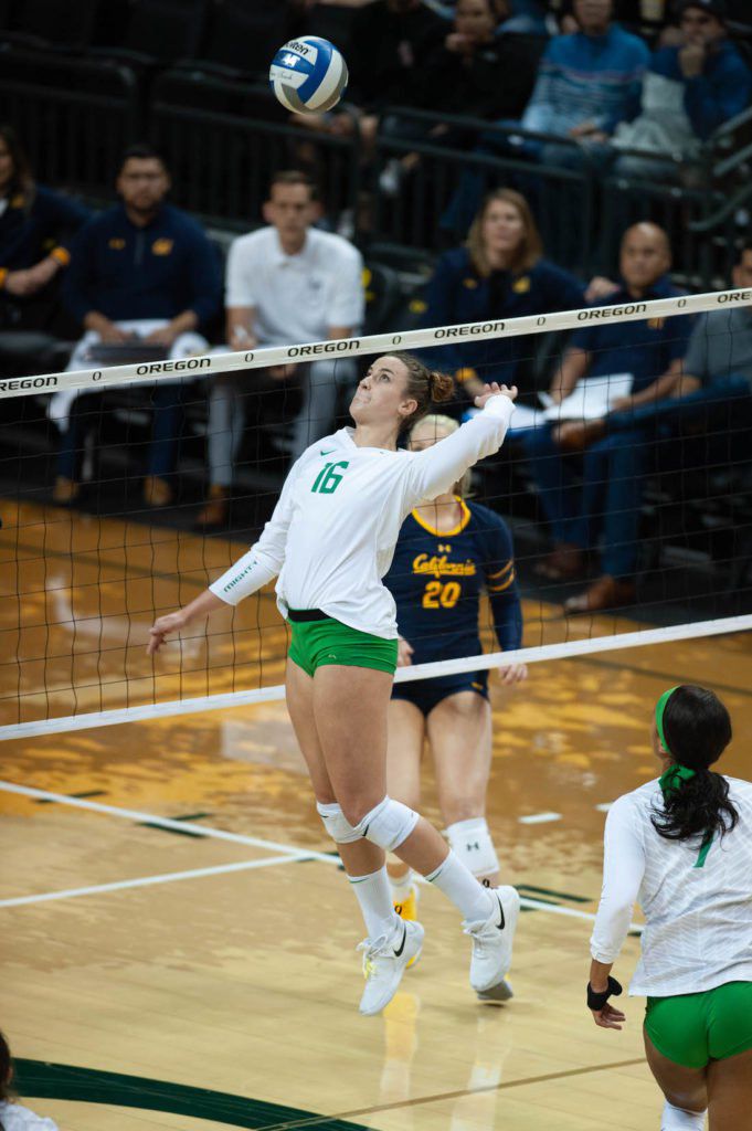 Oregon Volleyball's August Raskie is creative on and off the court