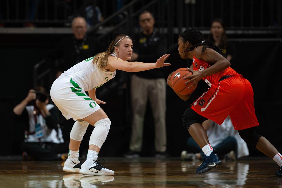 Oregon Ducks guard Sabrina Ionescu (20) defends against Syracuse guard Chelayne Bailey (2). Oregon Ducks women&#8217;s basketball hosts Syracuse at Matt Knight Arena in Eugene Ore. on Nov. 10, 2018. (Devin Roux/Emerald)