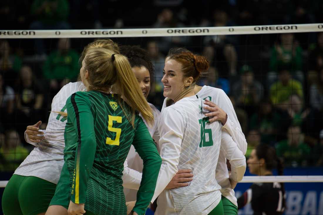 The Ducks gather in a huddle at set-point. Oregon Ducks women's volleyball takes on New Mexico State at Matthew Knight Arena in Eugene, Ore. on Nov. 29, 2018. (Sarah Northrop/Emerald)