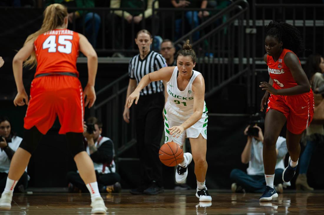 Oregon Ducks forward Erin Boley dribbles the ball down the court. Oregon Ducks women&#8217;s basketball hosts Syracuse at Matt Knight Arena in Eugene Ore. on Nov. 10, 2018. (Devin Roux/Emerald)