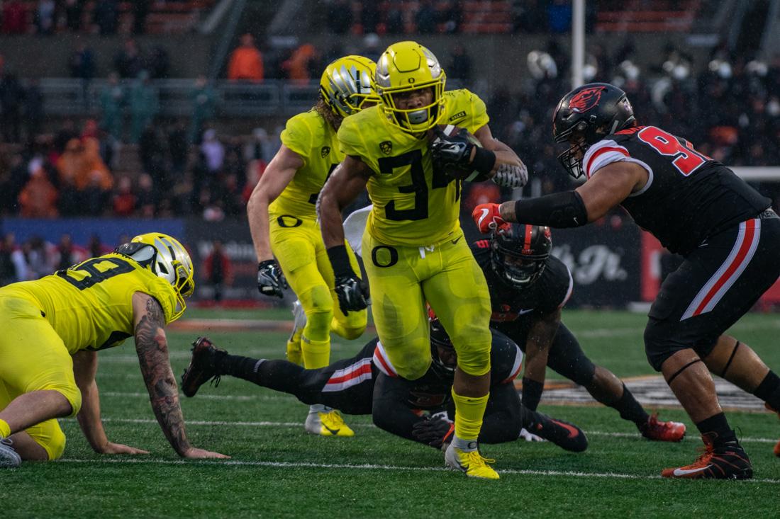 Oregon Ducks running back CJ Verdell (34) breaks through the defense for yet another touchdown. Oregon Ducks football takes on the Oregon State University Beavers for the Civil War at Reser Stadium in Corvallis, Ore. on Nov. 23, 2018. (Henry Ward/Emerald)