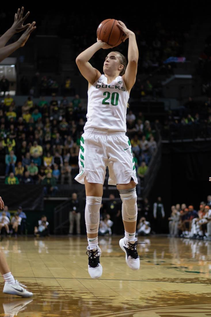 Oregon Ducks guard Sabrina Ionescu makes the shot. Oregon Ducks women&#8217;s basketball hosts Syracuse at Matt Knight Arena in Eugene Ore. on Nov. 10, 2018. (Devin Roux/Emerald)