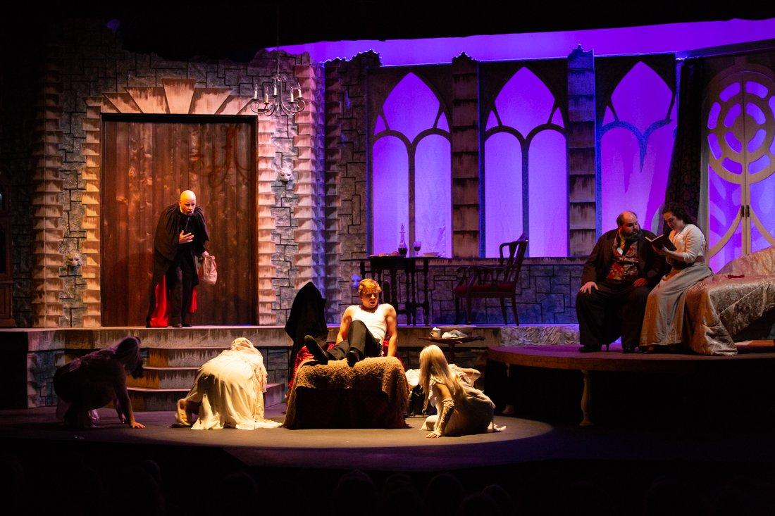 &#8216;Dracula&#8217; is performed at the Very Little Theater in Eugene, Ore. on Nov. 1, 2018. (Sarah Northrop/Emerald)