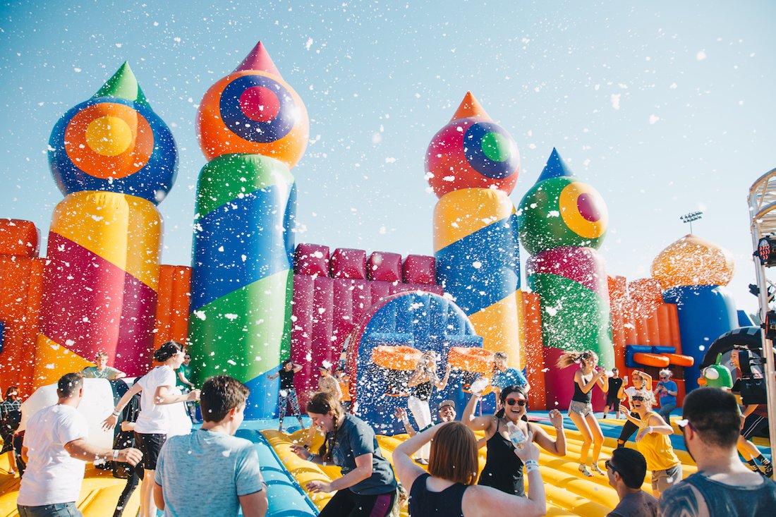 What&#8217;s my age again?: The adult bounce session reaches its conclusion with foam and confetti. Big Bounce America tours across the U.S., bringing the world&#8217;s biggest bounce house to Lane Community College in Eugene, Ore. on Aug. 18, 2018. (Sarah Northrop/Emerald)