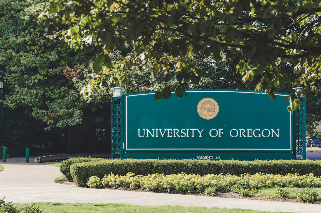 <p>The University of Oregon sign on Franklin Boulevard and Agate Street. (Sarah Northrop/Emerald)</p>