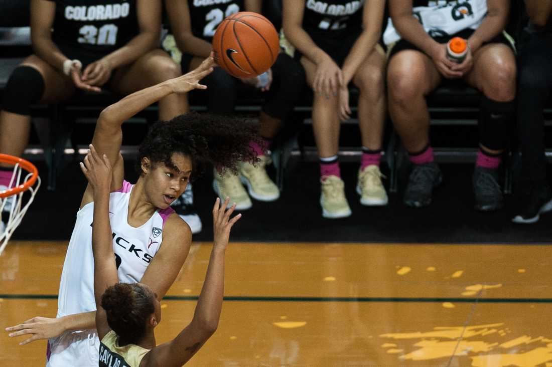 Ducks forward Satou Sabally (0) passes the ball.&#160;Oregon Ducks women&#8217;s basketball takes on University of Colorado Boulder at Matthew Knight Arena in Eugene, Ore. on Feb. 03, 2019. (Ben Green/Emerald)