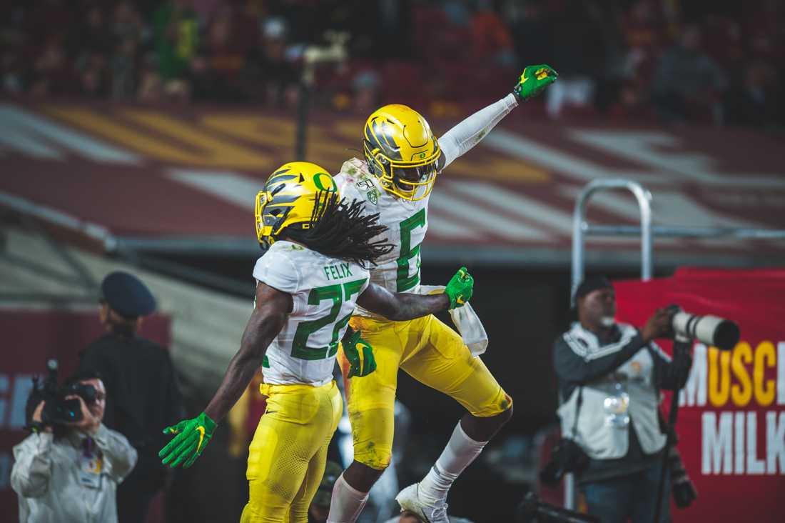 Ducks wide reciever Juwan Johnson (6) celebrates a touchdown with his teammates. Oregon Ducks Football takes on the Trojans at The Los Angeles Memorial Coliseum on Nov. 2, 2019. (DL Young/Emerald)