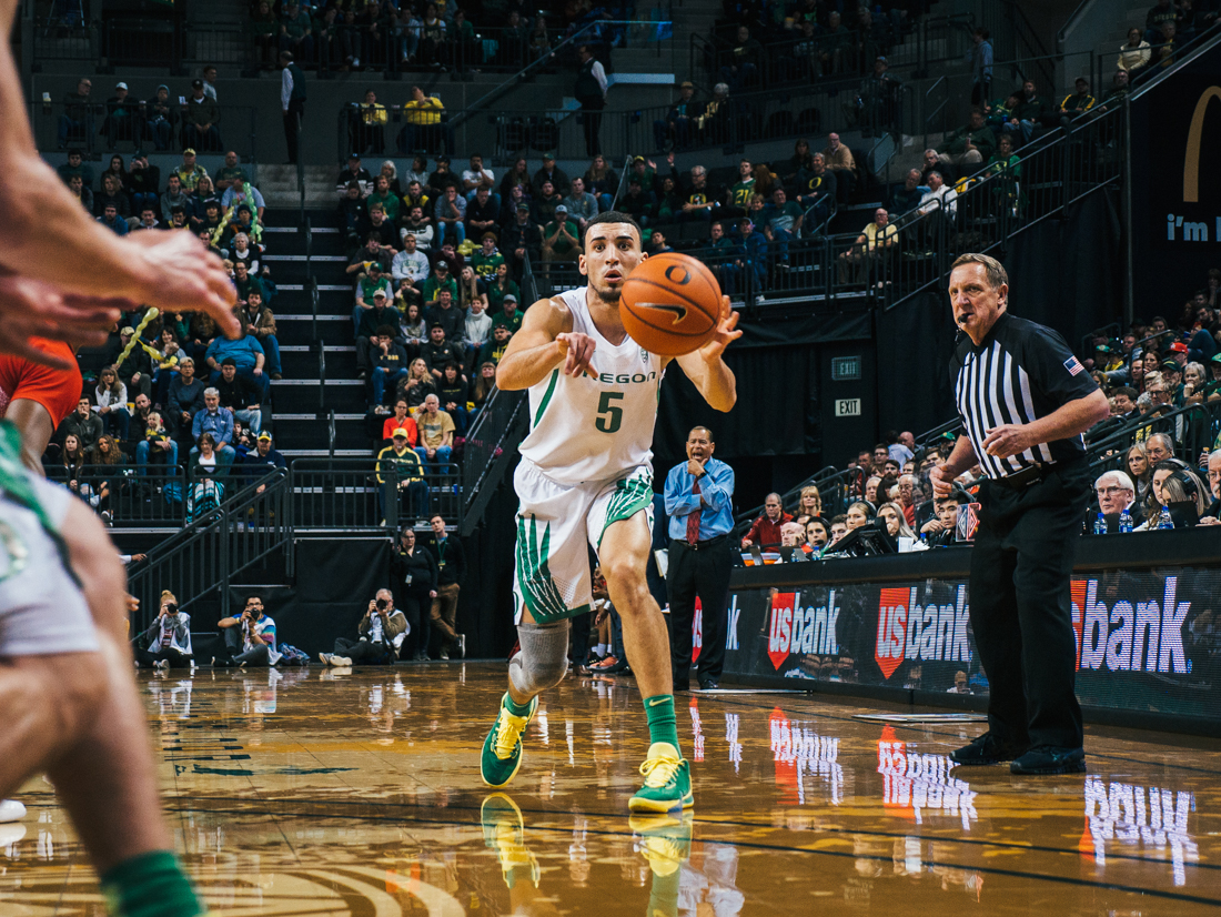 Ducks guard Chris Duarte (5) lets a pass fly towards the baseline. Oregon Ducks men&#8217;s basketball takes on University of Houston at Matthew Knight Arena in Eugene, Ore. on Nov. 22, 2019. (Connor Cox/Emerald)