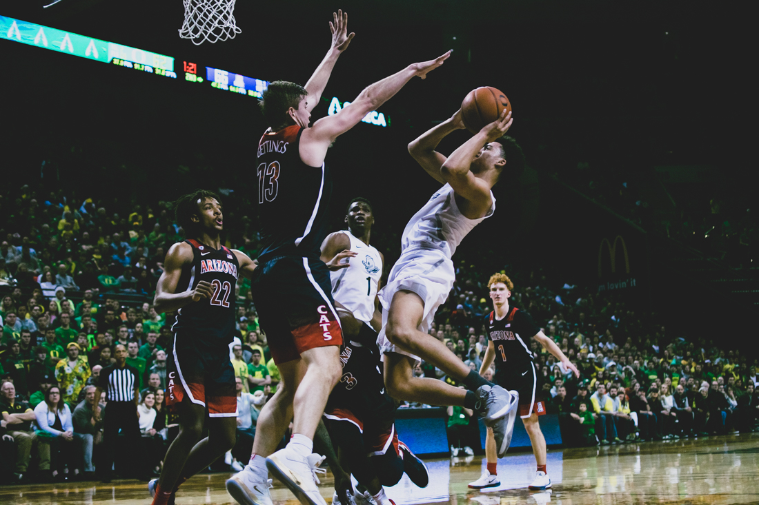 Ducks guard Will Richardson (0) takes a shot. Oregon Ducks men&#8217;s basketball takes on Arizona at Matthew Knight Arena in Eugene, Ore. On Jan. 9, 2020. (Kimberly Harris/Emerald)