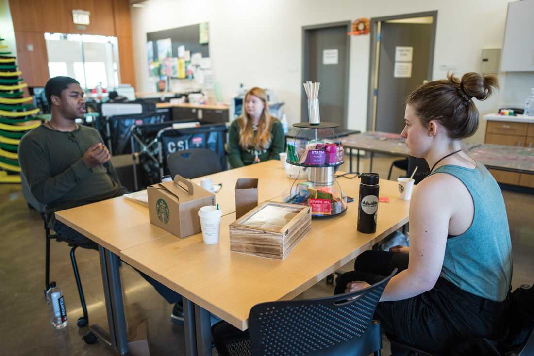 <p>Club Coffee Connections, held in the Center for Student Involvement Resource Center, provides a space for University of Oregon Students to meet with involvement coaches and discuss the many different clubs and extracurricular options on campus. (Marissa Willke/Emerald)</p>