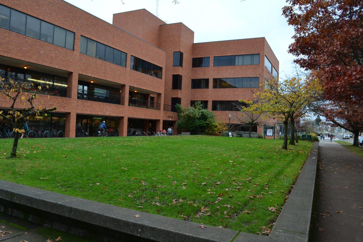 Oregon_Hall_(University_of_Oregon).jpg