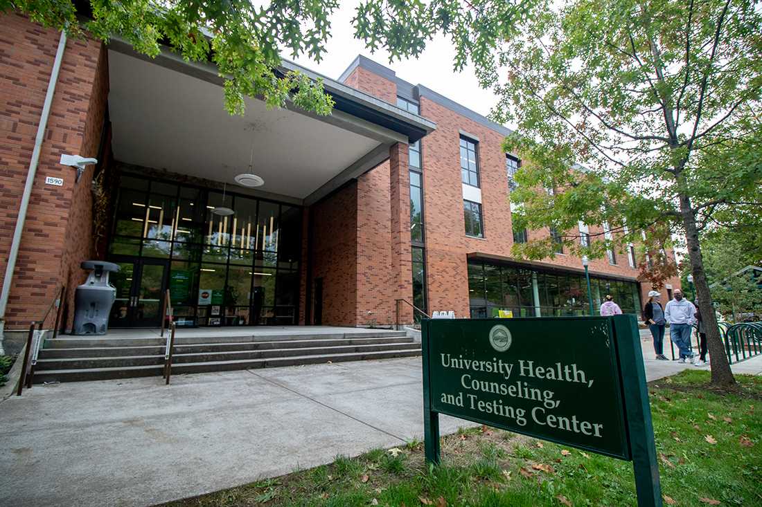 The University of Oregon Health Center is open, but because of COVID-19, the vast majority of assistance is provided onine through teletherapy. Because of the restrictions in place due to the COVID-19 pandemic, the ways in which mental health services are provided have changed signifigantly. (Will Geschke/Emerald)