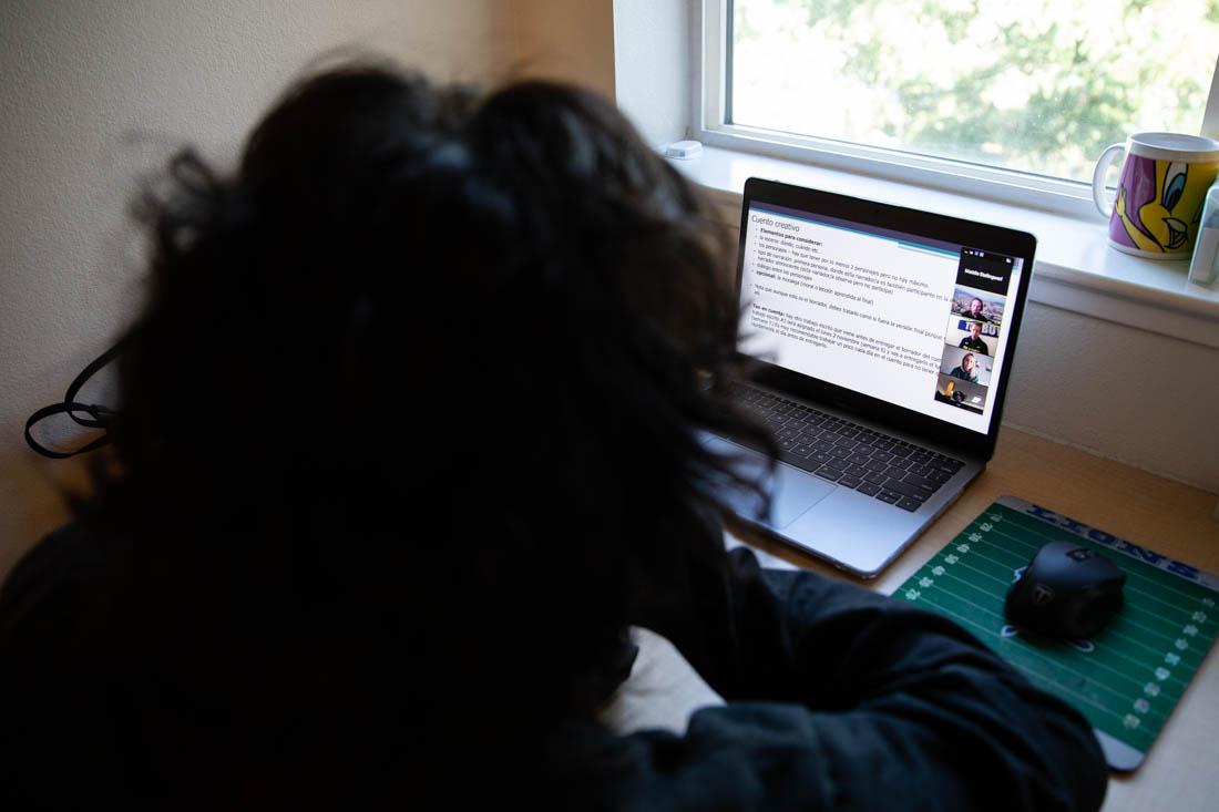 Student Rachael Grant attends online classes via Zoom. (Maddie Stellingwerf/Emerald)