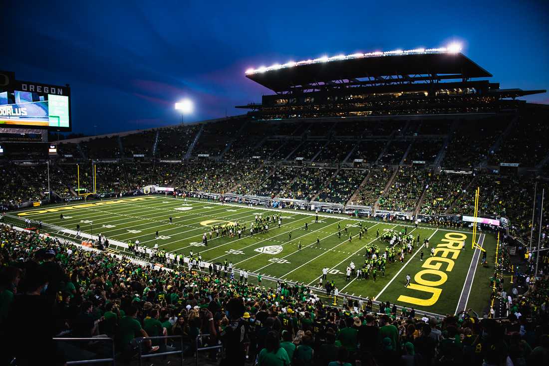 Ducks warm up on the field in preparation for the game against the Arizona Wildcats at Autzen Stadium on September 25th in Eugene OR. The Oregon Ducks crush the Arizona Wildcats 41-19 in game four of the 2021 season. (Ian Enger/ Emerald)