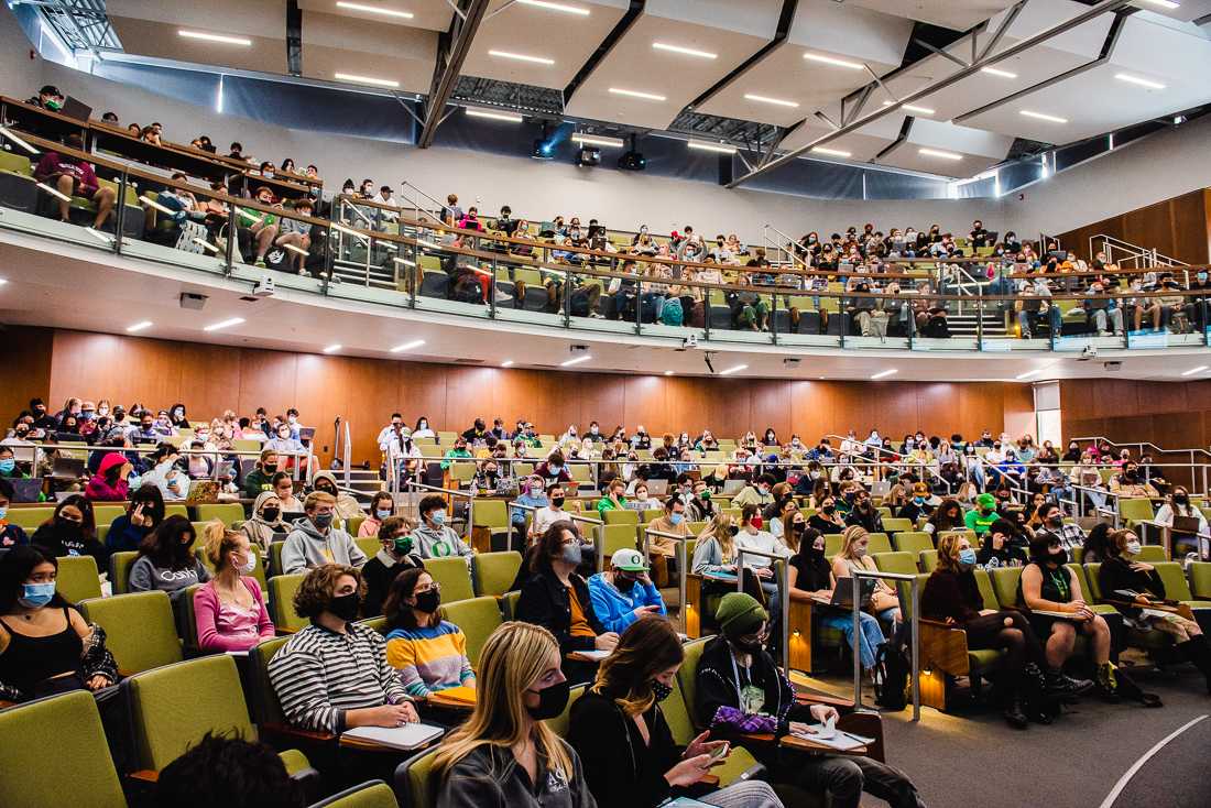 Straub 156 is a lecture hall with 500 seats, making it one of the largest lecture halls at the University of Oregon. UO returned to in-person classes this fall after four consecutive terms of online instruction. (Ian Enger/Emerald)