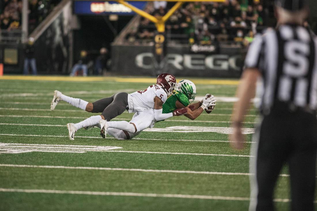 Cougar defenses stop Ducks offenses through a tackle. Ducks football take on the Washington State Cougars at Autzen Stadium in Eugene, Ore., on Nov. 13, 2021. (Maddie Stellingwerf)