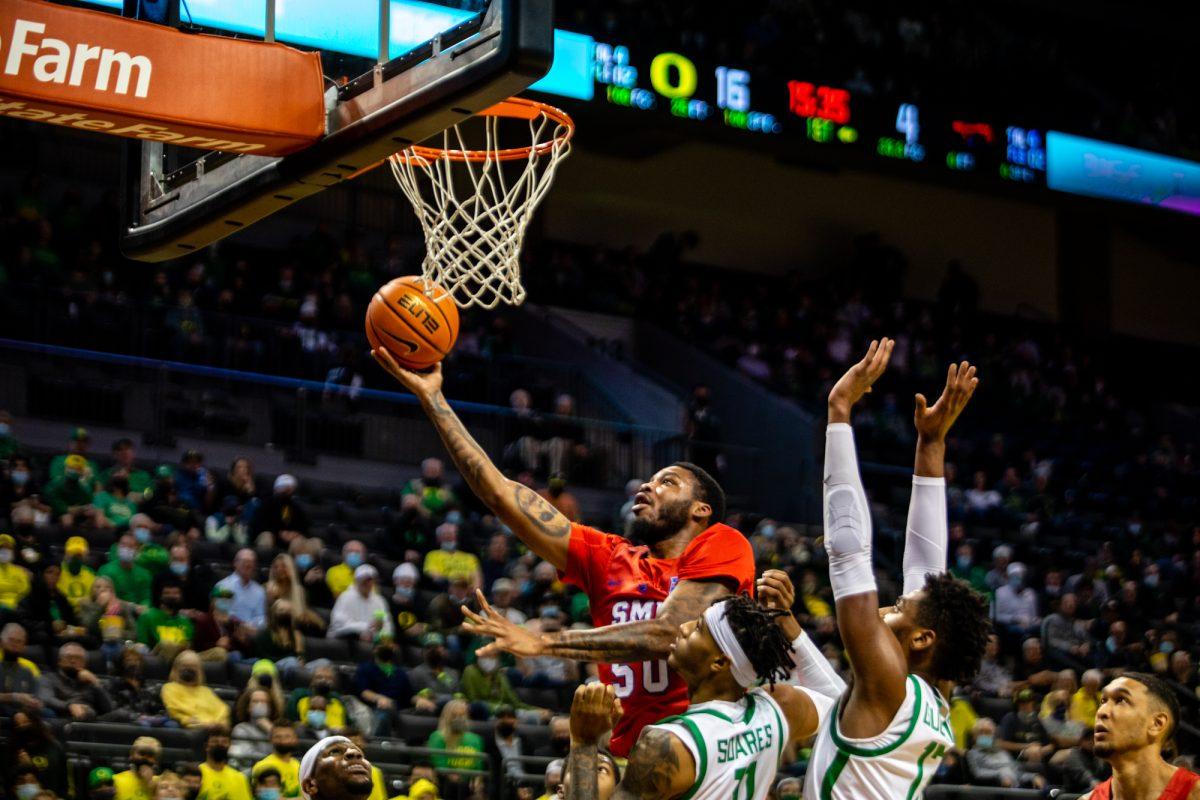 Marcus Weathers (50) drives towards the basket past the Oregon defense. The Oregon Ducks defeated the Southern Methodist University Mustangs 86-63 at Matthew Knight Arena on November 12, 2021. (Will Geschke/Emerald)