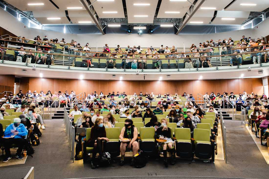 Straub 156 is a lecture hall with 500 seats, making it one of the largest lecture halls at The University of Oregon. The University of Oregon returned to in-person classes this fall after four consecutive terms of online instruction. (Ian Enger/Emerald)