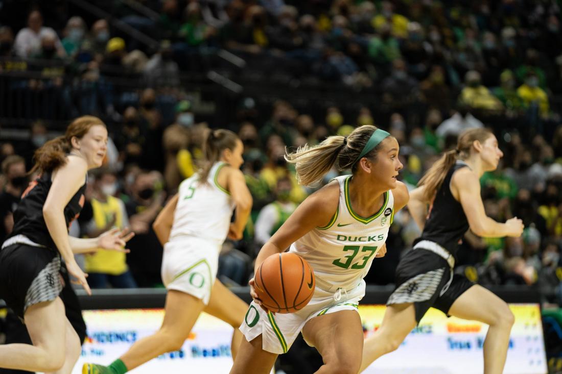 Ducks guard, Sydney Parrish (33), turns the ball on the baseline after getting a rebound. The Oregon Ducks Women&#8217;s Basketball team takes on the Idaho State Bengals, on November 9th, 2021, at Matthew Knight Arena. (Serei Hendrie/Emerald)