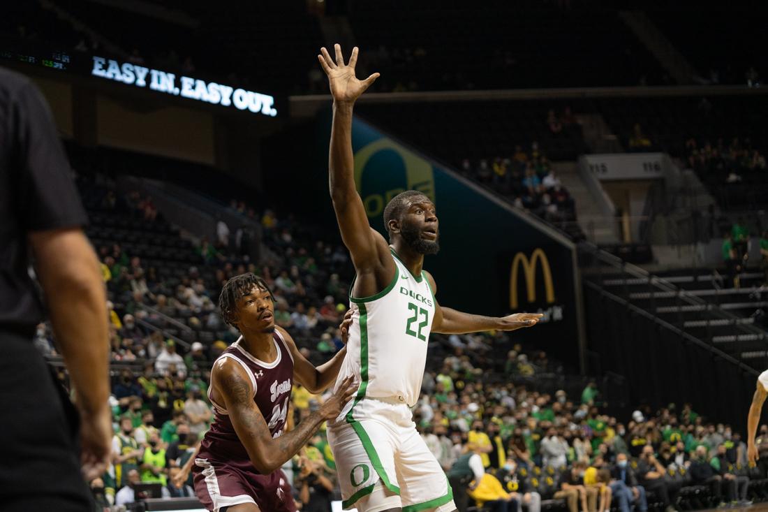 Ducks center, Franck Kepnang (22) signals for a pass from his teamates. threads a quick pass between two defenders. The Oregon Ducks Men&#8217;s Basketball team faces the Texas Southern Tigers, in their first game of the season on November 9th, 2021, at Matthew Knight Arena. (Serei Hendrie/Emerald)